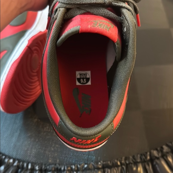 Nike Men's Red black/gray dunks - Picture 4 of 5